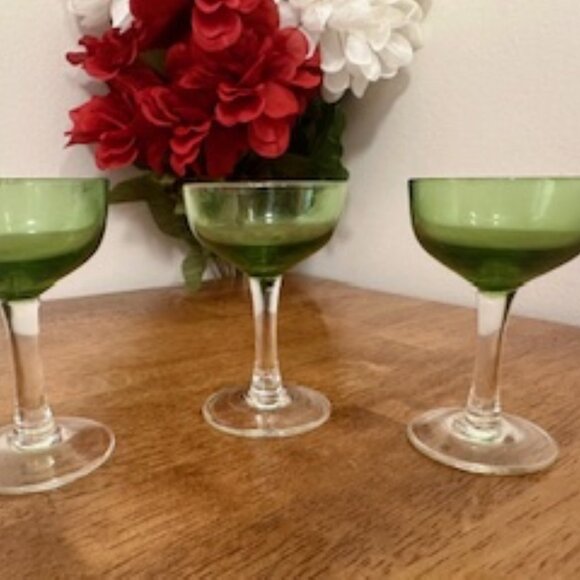 Vintage Green Glass‎ Cordial / Liqueur Glasses – Set of 3 – 1 oz Mini Coupes MCM - Picture 2 of 5